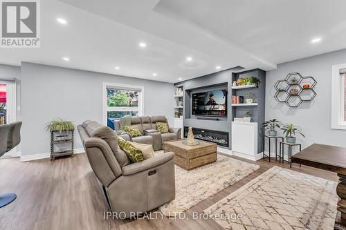 221 Lisa Marie Drive, Orangeville, ON - Indoor Photo Showing Living Room