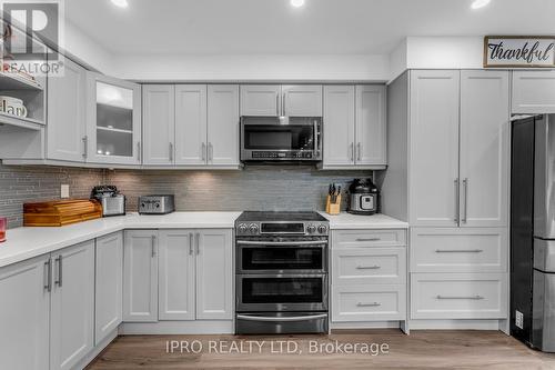 221 Lisa Marie Drive, Orangeville, ON - Indoor Photo Showing Kitchen