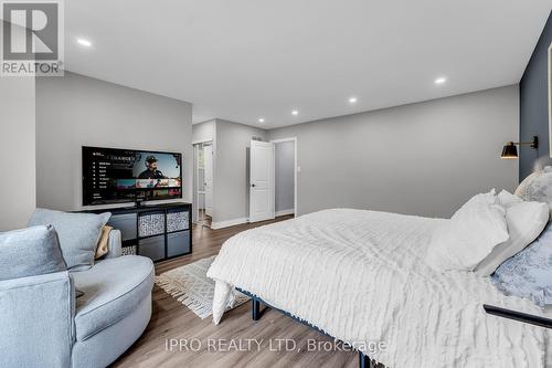 221 Lisa Marie Drive, Orangeville, ON - Indoor Photo Showing Bedroom