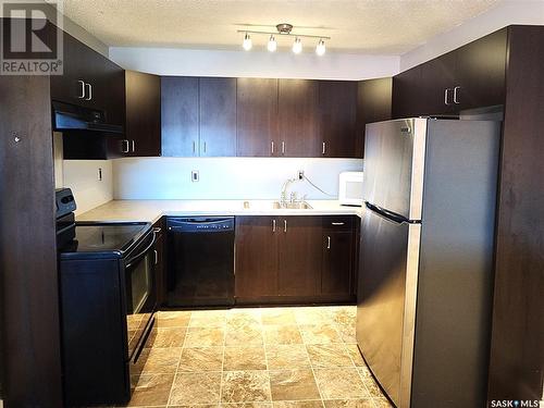 20 38 Spence Street, Regina, SK - Indoor Photo Showing Kitchen