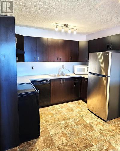 20 38 Spence Street, Regina, SK - Indoor Photo Showing Kitchen