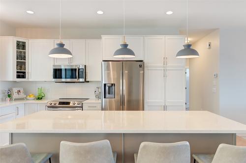 2142 Ensign Quay, West Kelowna, BC - Indoor Photo Showing Kitchen With Upgraded Kitchen