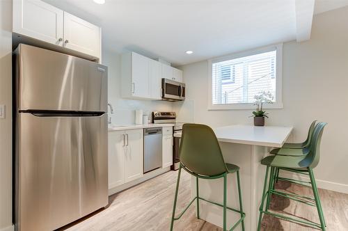 2142 Ensign Quay, West Kelowna, BC - Indoor Photo Showing Kitchen