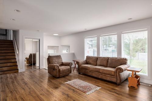 2571 Pineridge Place, West Kelowna, BC - Indoor Photo Showing Living Room