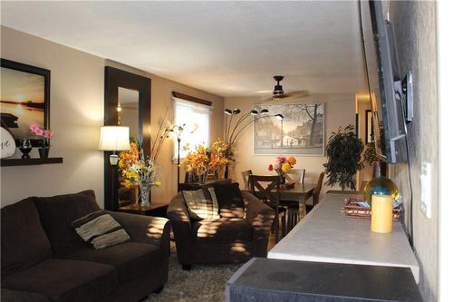 23 Lamb Court, Hamilton, ON - Indoor Photo Showing Living Room