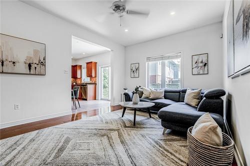 5228 Garland Crescent, Burlington, ON - Indoor Photo Showing Living Room