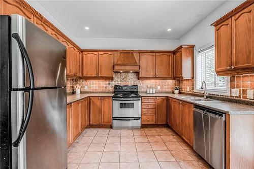 5228 Garland Crescent, Burlington, ON - Indoor Photo Showing Kitchen With Stainless Steel Kitchen With Double Sink