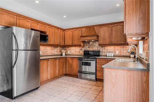 5228 Garland Crescent, Burlington, ON - Indoor Photo Showing Kitchen With Double Sink