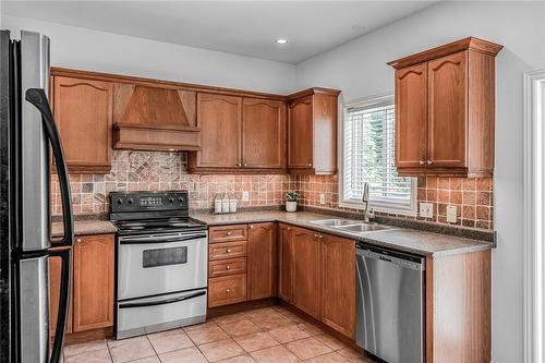 5228 Garland Crescent, Burlington, ON - Indoor Photo Showing Kitchen With Double Sink