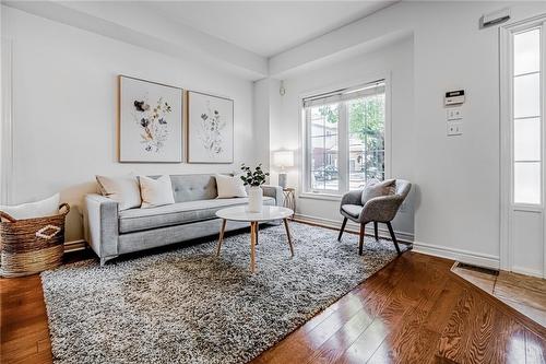 5228 Garland Crescent, Burlington, ON - Indoor Photo Showing Living Room