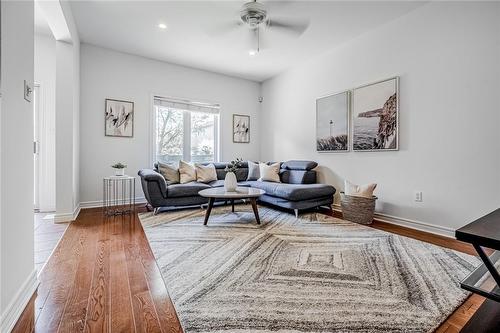 5228 Garland Crescent, Burlington, ON - Indoor Photo Showing Living Room