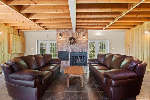 4968 Nigh Road, Fort Erie, ON - Indoor Photo Showing Living Room With Fireplace