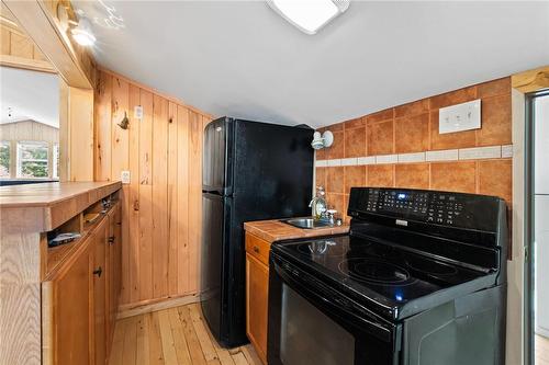 4968 Nigh Road, Fort Erie, ON - Indoor Photo Showing Kitchen