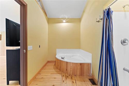 4968 Nigh Road, Fort Erie, ON - Indoor Photo Showing Bathroom