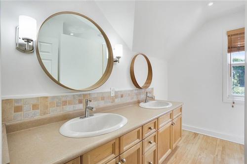 1 Northcliffe Avenue, Dundas, ON - Indoor Photo Showing Bathroom