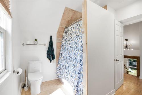 1 Northcliffe Avenue, Dundas, ON - Indoor Photo Showing Bathroom