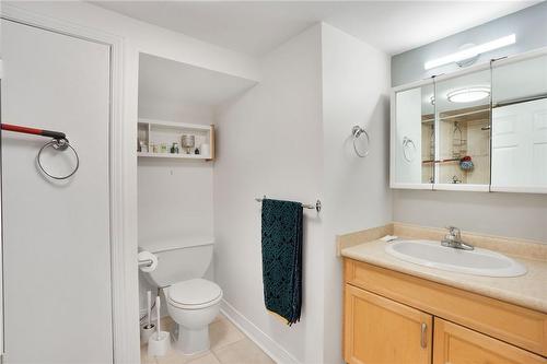 1 Northcliffe Avenue, Dundas, ON - Indoor Photo Showing Bathroom