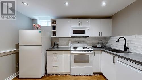 9 Kingsmead Court, Richmond Hill (Oak Ridges Lake Wilcox), ON - Indoor Photo Showing Kitchen