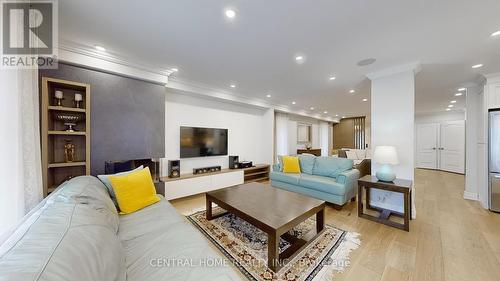 9 Kingsmead Court, Richmond Hill (Oak Ridges Lake Wilcox), ON - Indoor Photo Showing Living Room