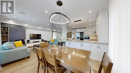 9 Kingsmead Court, Richmond Hill (Oak Ridges Lake Wilcox), ON - Indoor Photo Showing Dining Room