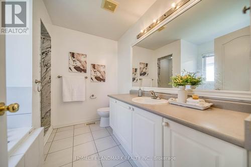 47 Millcliff Circle, Aurora (Aurora Grove), ON - Indoor Photo Showing Bathroom