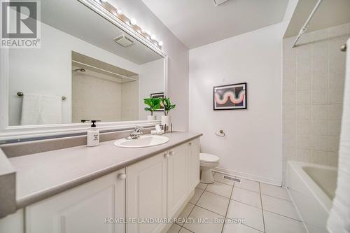 47 Millcliff Circle, Aurora (Aurora Grove), ON - Indoor Photo Showing Bathroom