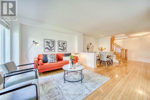 47 Millcliff Circle, Aurora, ON - Indoor Photo Showing Living Room