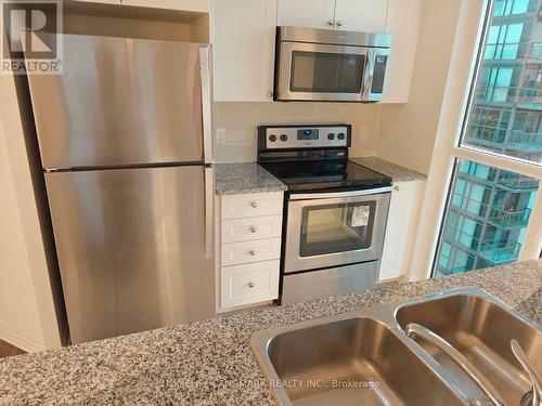 1916 - 339 Rathburn Road W, Mississauga (City Centre), ON - Indoor Photo Showing Kitchen With Double Sink With Upgraded Kitchen