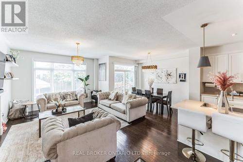 548 Savannah Court, Kingston, ON - Indoor Photo Showing Living Room