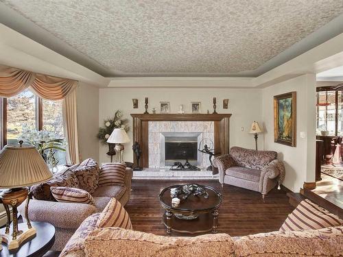 114 Richmond Road, Thunder Bay, ON - Indoor Photo Showing Living Room With Fireplace