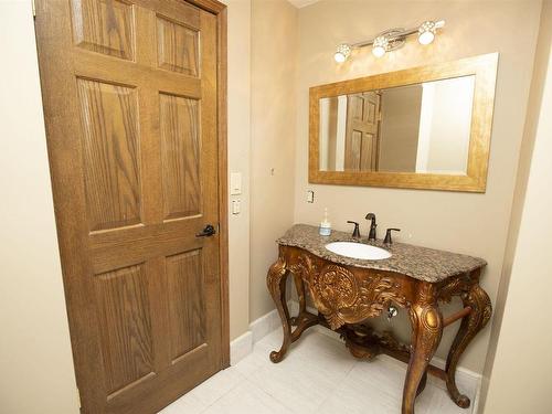 114 Richmond Road, Thunder Bay, ON - Indoor Photo Showing Bathroom