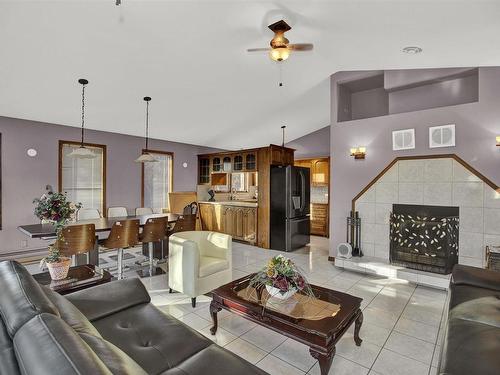 114 Richmond Road, Thunder Bay, ON - Indoor Photo Showing Living Room