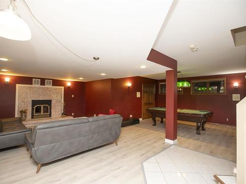 114 Richmond Road, Thunder Bay, ON - Indoor With Fireplace