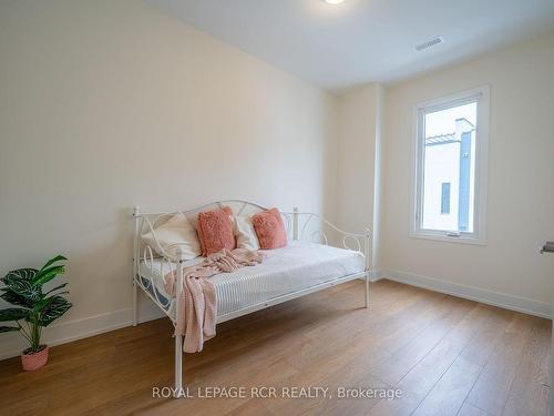 9 Bru-Lor Lane, Orillia, ON - Indoor Photo Showing Bedroom