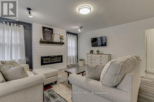 431 Broadway Street, Tillsonburg, ON - Indoor Photo Showing Living Room With Fireplace