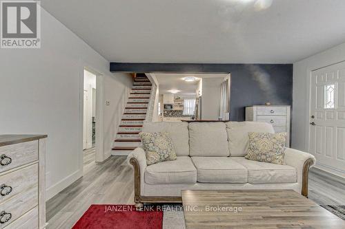 431 Broadway Street, Tillsonburg, ON - Indoor Photo Showing Living Room