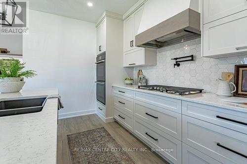 72 Wayside Lane, Southwold (Talbotville), ON - Indoor Photo Showing Kitchen With Upgraded Kitchen