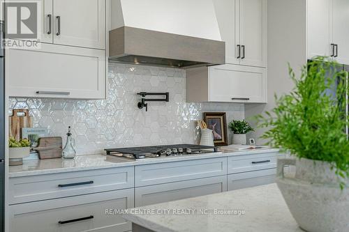 72 Wayside Lane, Southwold (Talbotville), ON - Indoor Photo Showing Kitchen With Upgraded Kitchen