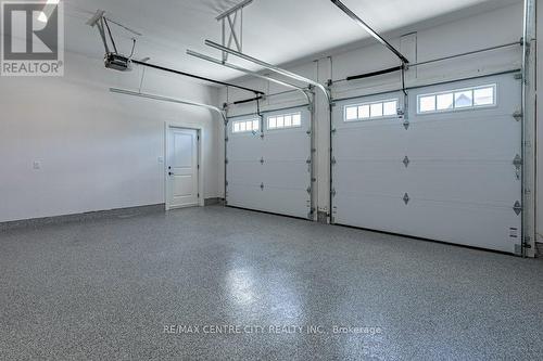 72 Wayside Lane, Southwold (Talbotville), ON - Indoor Photo Showing Garage