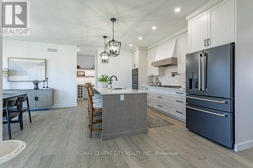 72 Wayside Lane, Southwold (Talbotville), ON - Indoor Photo Showing Kitchen With Upgraded Kitchen