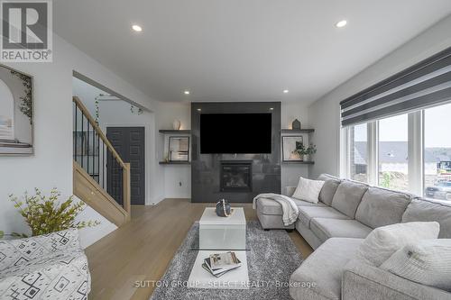 83 Daventry Way, Middlesex Centre (Kilworth), ON - Indoor Photo Showing Living Room