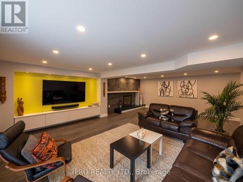 8522 Sixth Line, Halton Hills, ON - Indoor Photo Showing Living Room