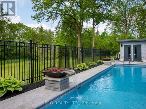 8522 Sixth Line, Halton Hills, ON - Outdoor With In Ground Pool With Backyard