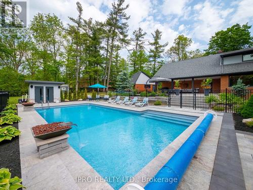 8522 Sixth Line, Halton Hills, ON - Outdoor With In Ground Pool With Backyard