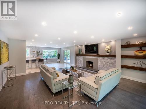 8522 Sixth Line, Halton Hills, ON - Indoor Photo Showing Living Room With Fireplace