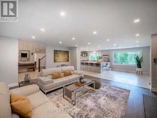 8522 Sixth Line, Halton Hills, ON - Indoor Photo Showing Living Room