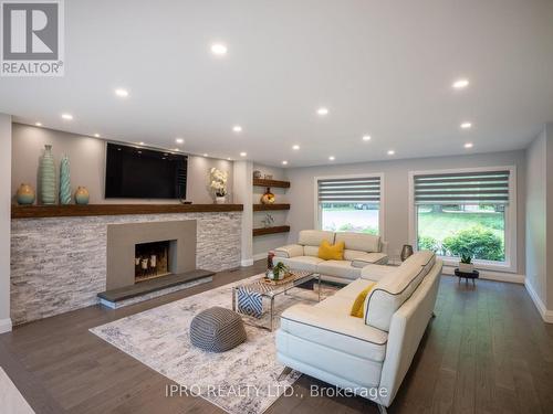 8522 Sixth Line, Halton Hills, ON - Indoor Photo Showing Living Room With Fireplace