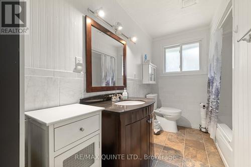 44 Van Alstine Drive, Quinte West, ON - Indoor Photo Showing Bathroom