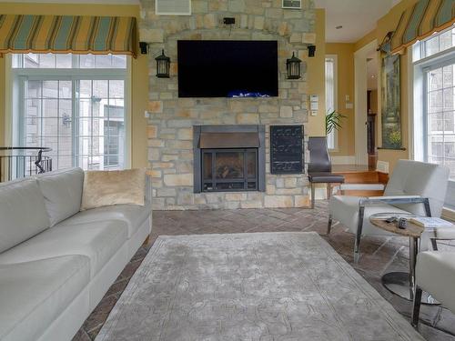 Salle familiale - 435 Rue Chabot, Sainte-Hélène-De-Bagot, QC - Indoor Photo Showing Living Room With Fireplace