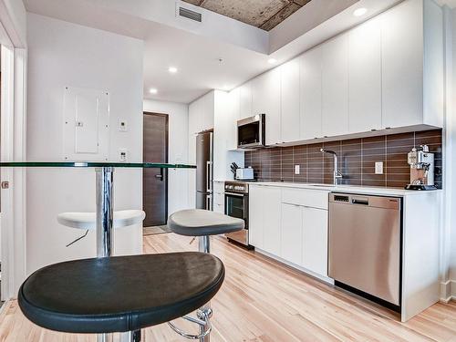 Kitchen - 413-1320 Rue Olier, Montréal (Le Sud-Ouest), QC - Indoor Photo Showing Kitchen With Upgraded Kitchen